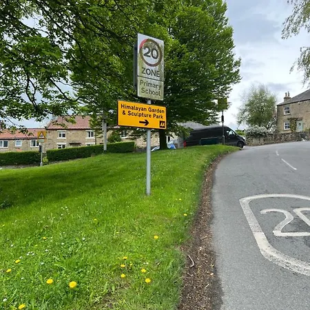 Woodside Grewelthorpe Nr Masham *